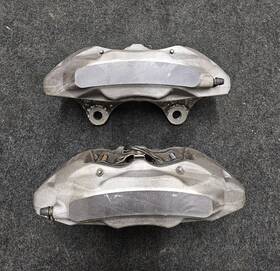 209236061a Brembo 04-10 Volkswagen Touareg/audi/porsche Oem Front Brake Caliper Set