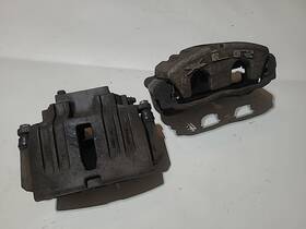 19208035 Cadillac 04-09 Xlr 4.6l Brake Calipers Front Left And Right Set Oem
