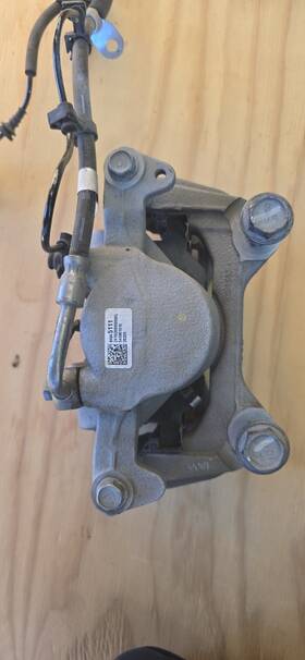 84945111 Cadillac 20 21 22 23 Ct5 Front Left Driver Side Brake Caliper Oem