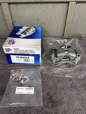 18-b4524 Carquest Remanufactured Disc Brake Caliper With Bracket Assembly Saturn