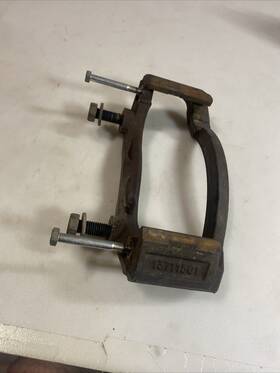 13711501 Dodge 05 Ram 1500 Front Brake Caliper Bracket Mount Left Lh Rh Trw Oem