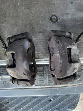 30167d Ford F250 F350 Super Duty Front Brake Calipers And Brackets Pair Oem 2b134