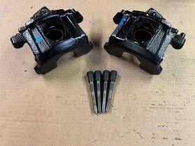 405-l Ford 87-93 Mustang V8 Factory Front Brake Calipers With Bolts For Spindle Oem
