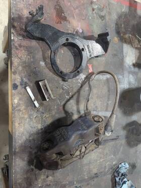 620090r Ford 1976-1979 F250 4x4 Dana 44 Caliper Bracket Passenger Right 3/4 Ton