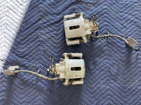 Br33-2k328-bc Ford 2010-2014 Mustang Gt Lh And Rh Rear Brake Calipers Set 5k Miles