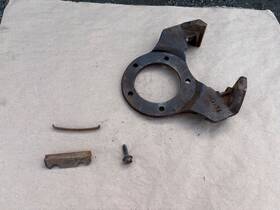 3204157l Ford Dana 1976-1979 Truck Bronco 44 Driver Side Caliper Bracket Mount