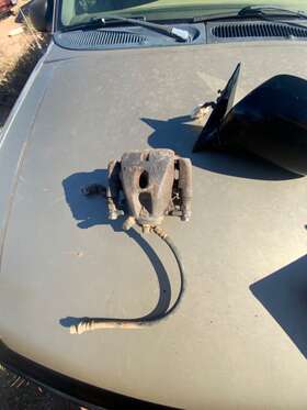 47730-50140 Lexus Ls400 Rear Passenger Brake Caliper With Pads And Hose 1998 1999 2000 Oem
