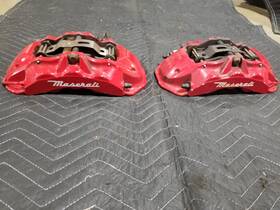 670030943 Maserati 14-21 Ghibli Quatt Front Brembo Brake Caliper Shoe Carrier Set Oem #85