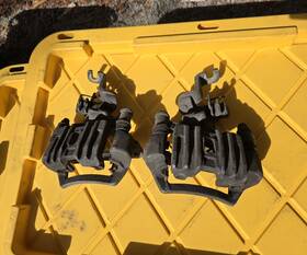 Fb02-49-240 Mazda 1986-1991 Rx7 Fc Oem Rear Caliper Pair